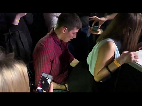 ❤️ Sess reali f'nightclub Russu. Tfajla Russa ta’ 18-il sena fl-anus u l-vaġina fucked f’nightclub ❤️ Video anali f'mt.xxxshake.ru